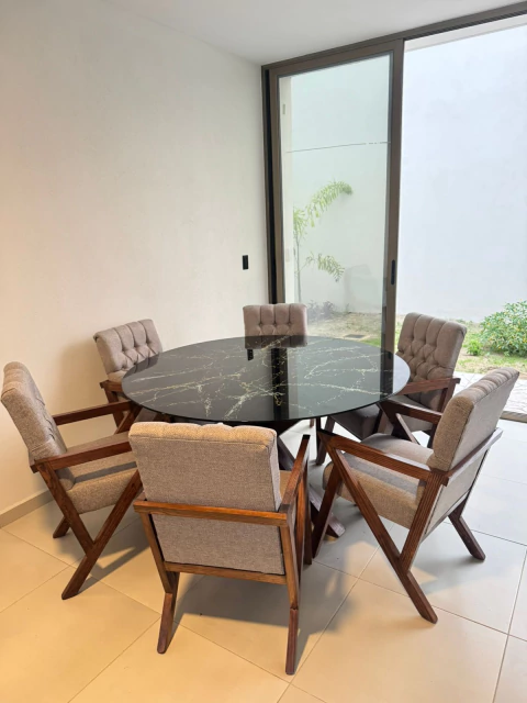 Comedor Invictus Capitoneado